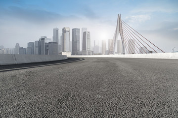 道路路面和重慶城市建筑天際線