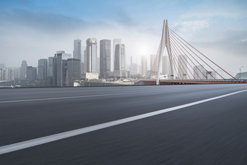 城市道路和重慶建筑天際線