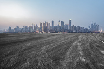 道路路面和重慶現(xiàn)代建筑群