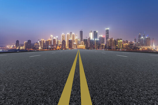 道路路面和重慶城市建筑天際線