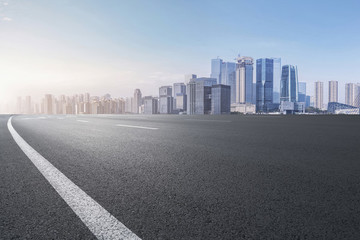 道路路面和重慶城市建筑天際線