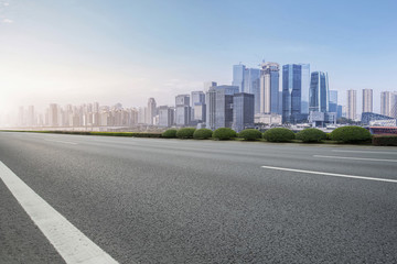 道路路面和重慶城市建筑天際線