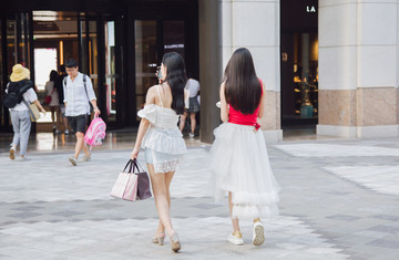 逛街女生
