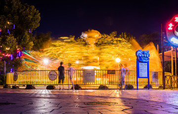 旋轉(zhuǎn)木馬夜景
