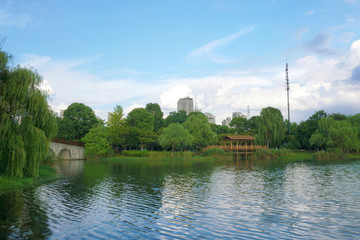 湖畔風(fēng)景