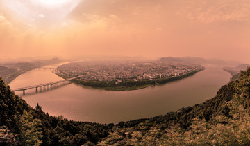 閬中古城全景