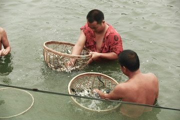 捉魚