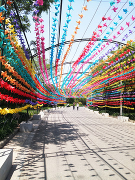 游樂園風(fēng)車藝術(shù)走道