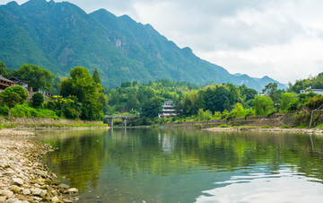 山區(qū)小河