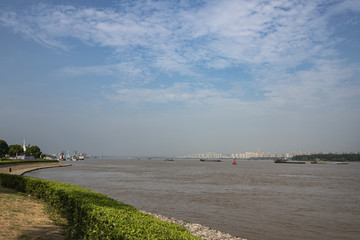 幕燕濱江風(fēng)景區(qū)看長江