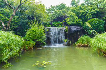公園流水瀑布