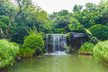 公園流水瀑布