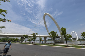 南京眼步行橋