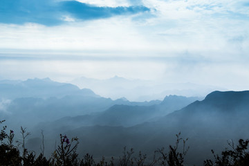 山巔云海