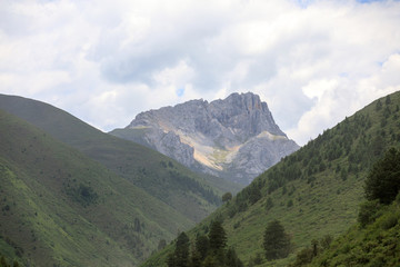 川西風(fēng)光甘孜縣奶龍山
