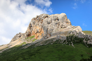 川西風(fēng)光甘孜縣奶龍山
