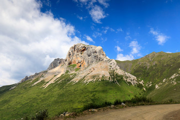 川西風(fēng)光甘孜縣奶龍山