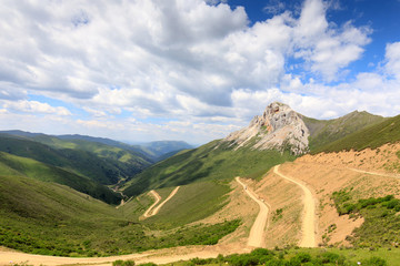 川西風(fēng)光甘孜縣奶龍山