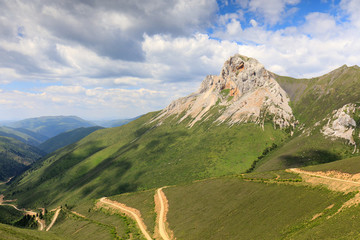 川西風(fēng)光甘孜縣奶龍山