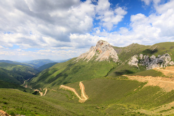 川西風(fēng)光甘孜縣奶龍山
