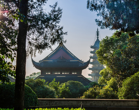 靈巖山寺