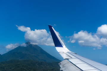 飛機(jī)俯拍大海海島