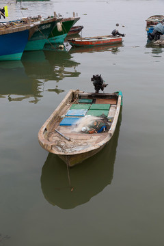 漁港小船