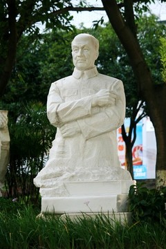 錢學(xué)森塑像
