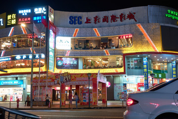 商場(chǎng)夜景