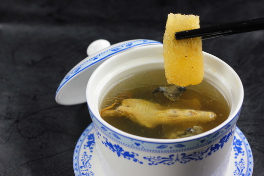 竹苼土雞湯