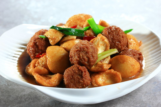 藕香肉圓燒蛋白