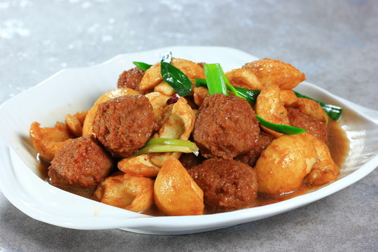 藕香肉圓燒蛋白