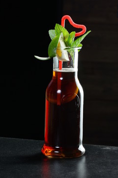 冰鎮(zhèn)酸梅湯