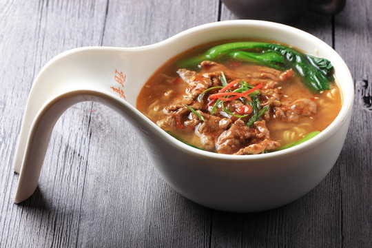 牛肉公仔面