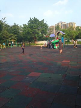 公園娛樂(lè)設(shè)施