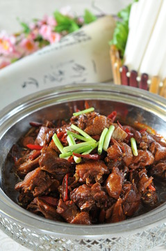 鴿子扛饃站著吃