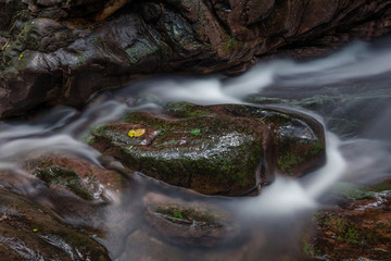 溪水溪流