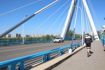 燕山大學(xué)標(biāo)志性建筑燕宏橋