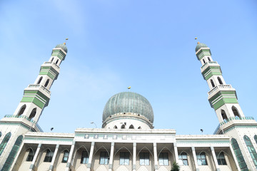 西寧市東關(guān)清真大寺外看塔樓