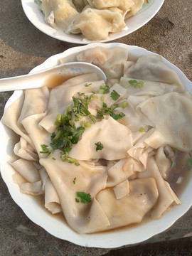 大碗餛飩
