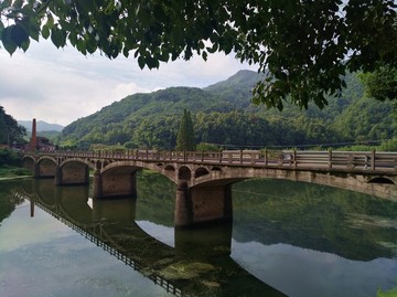 鄉(xiāng)村石拱橋