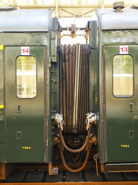 綠皮火車連接處