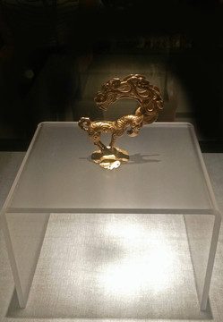 鹿形金怪獸