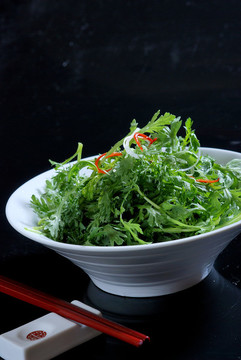 生拌鮮茼蒿