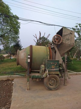 混凝土攪拌機(jī)