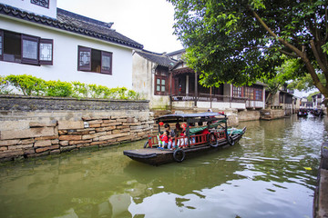 江蘇,昆山,錦溪古鎮(zhèn),江南,水鄉(xiāng),船,老房子,古建筑,民居,雨,畫意,古橋
