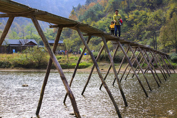 浙江,紹興,新昌,穿巖十九峰,丹霞地貌,山峰,山水,木橋,游客