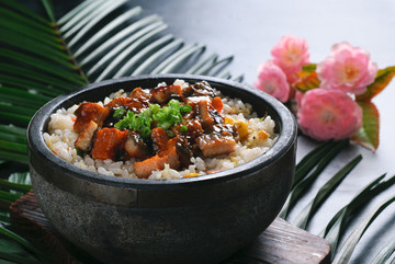 鰻魚石鍋飯