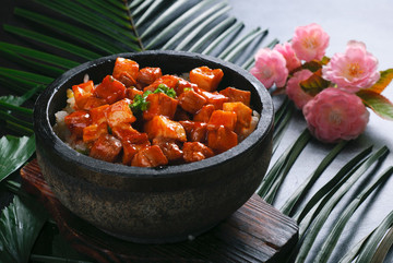 牛肉粒石鍋飯