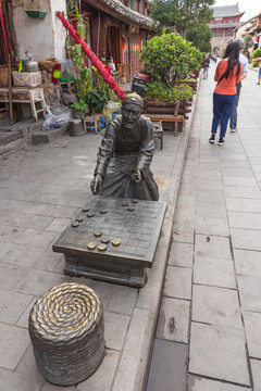 下棋雕塑